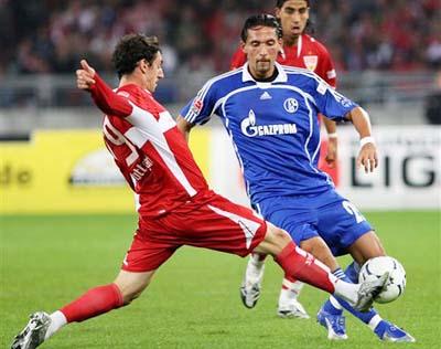 由一群富有 由一群富有